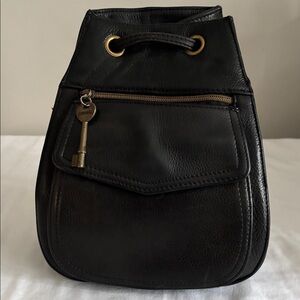Vintage FOSSIL 90s black leather sling backpack, 75082